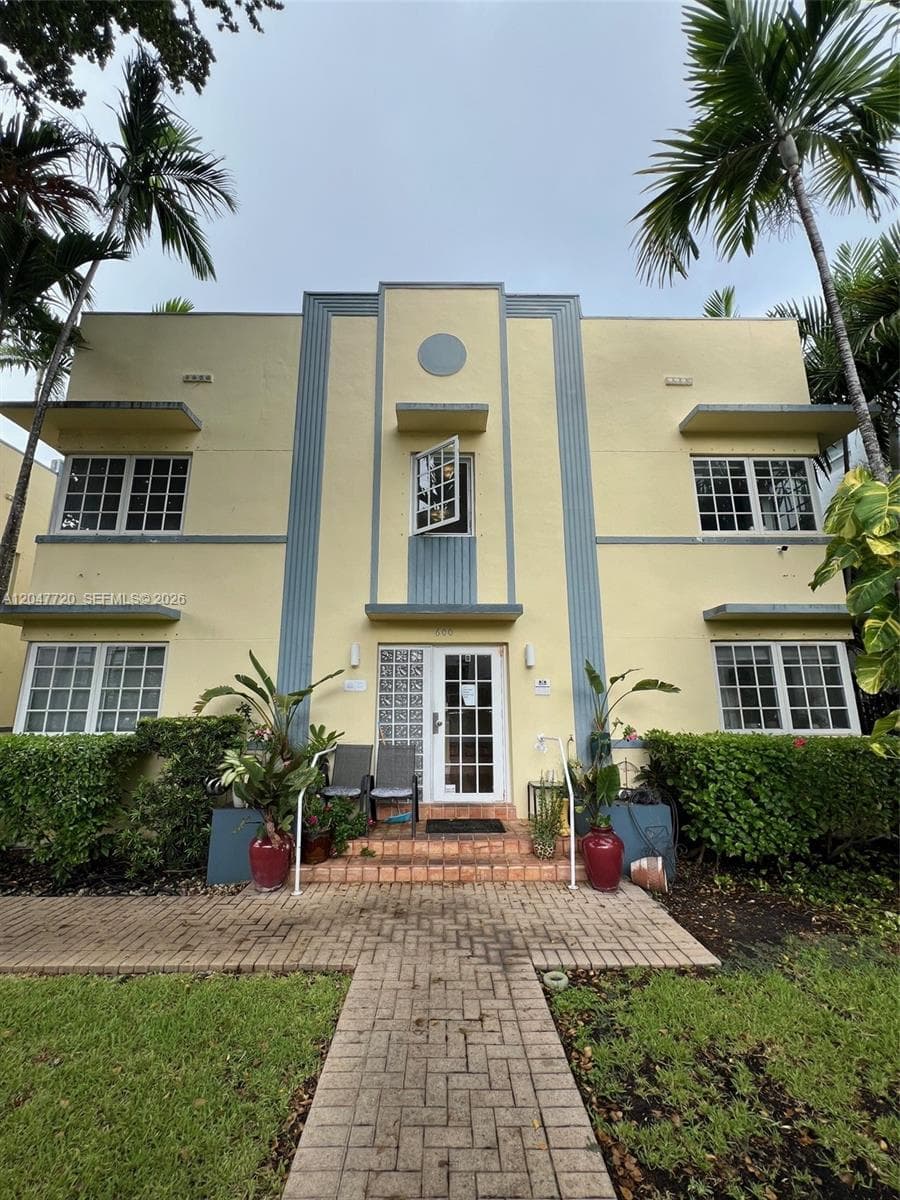 A12047720 — Miami Beach — 29