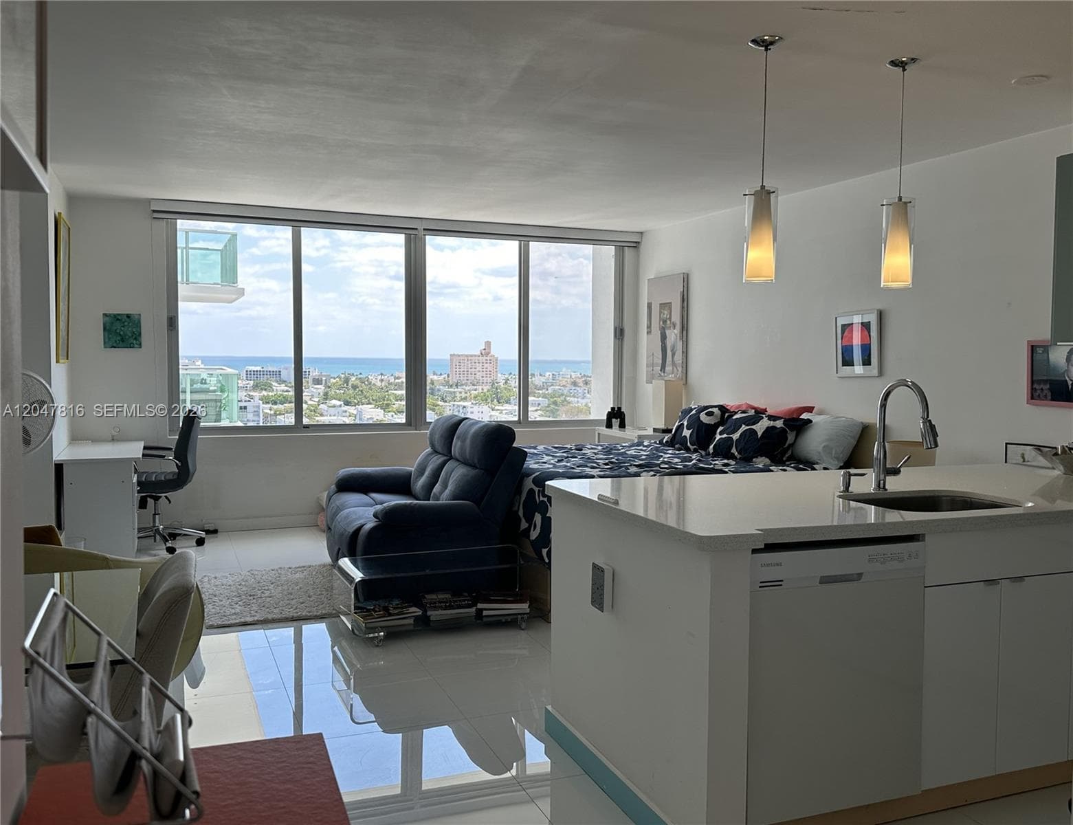 A12047816 — Miami Beach