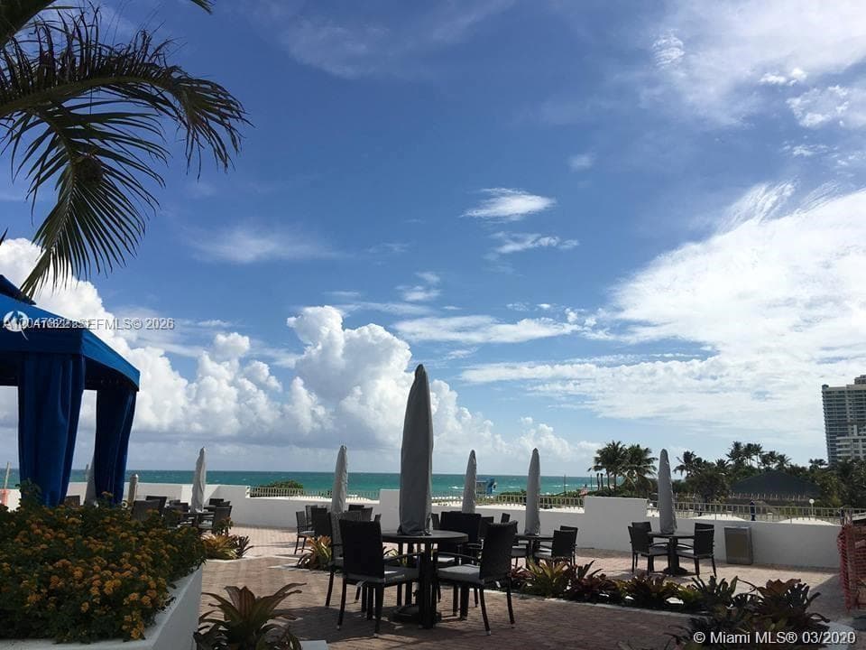 A12047822 — Miami Beach — 30