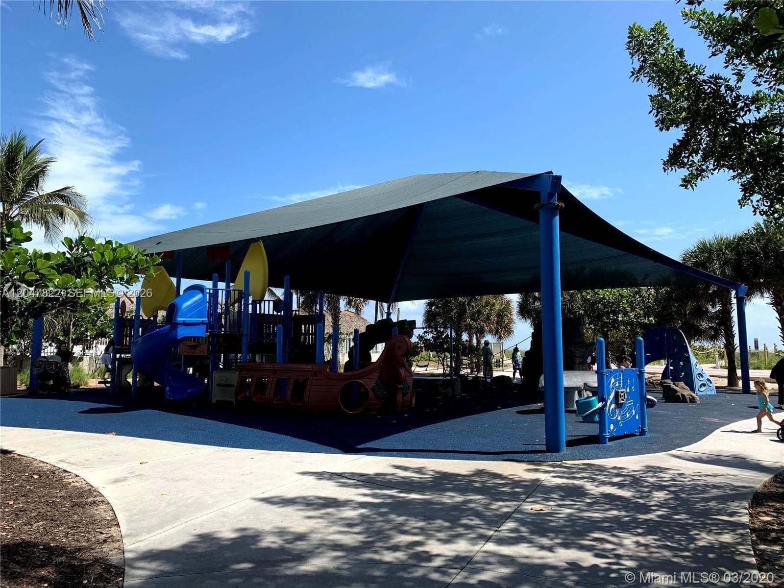 A12047822 — Miami Beach — 33