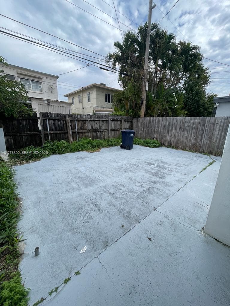 A12047892 — Miami Beach — 40