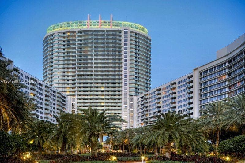 A12047897 — Miami Beach — 12