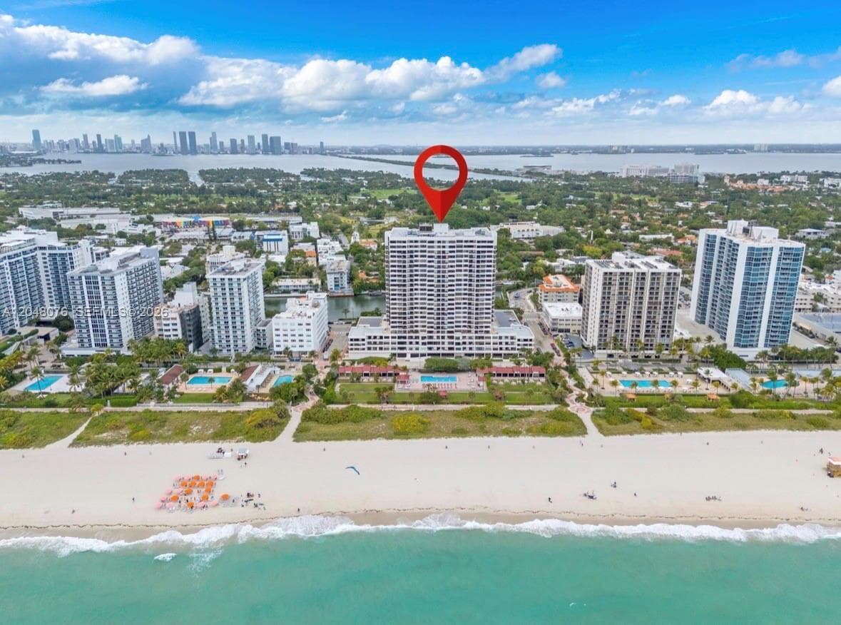 A12048076 — Miami Beach — 2