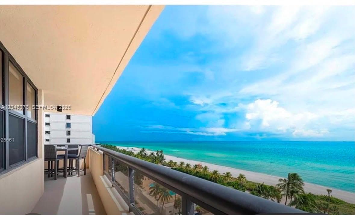 A12048076 — Miami Beach — 26