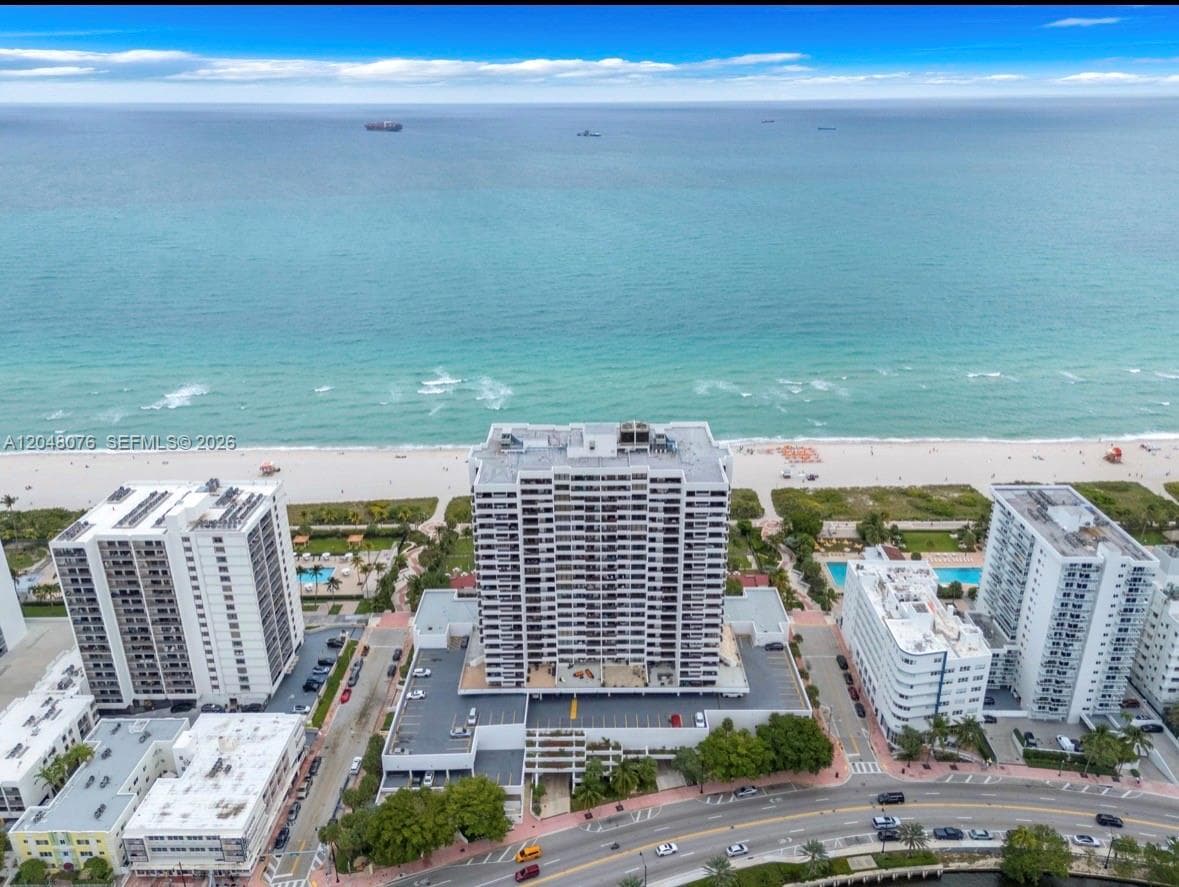 A12048076 — Miami Beach — 3
