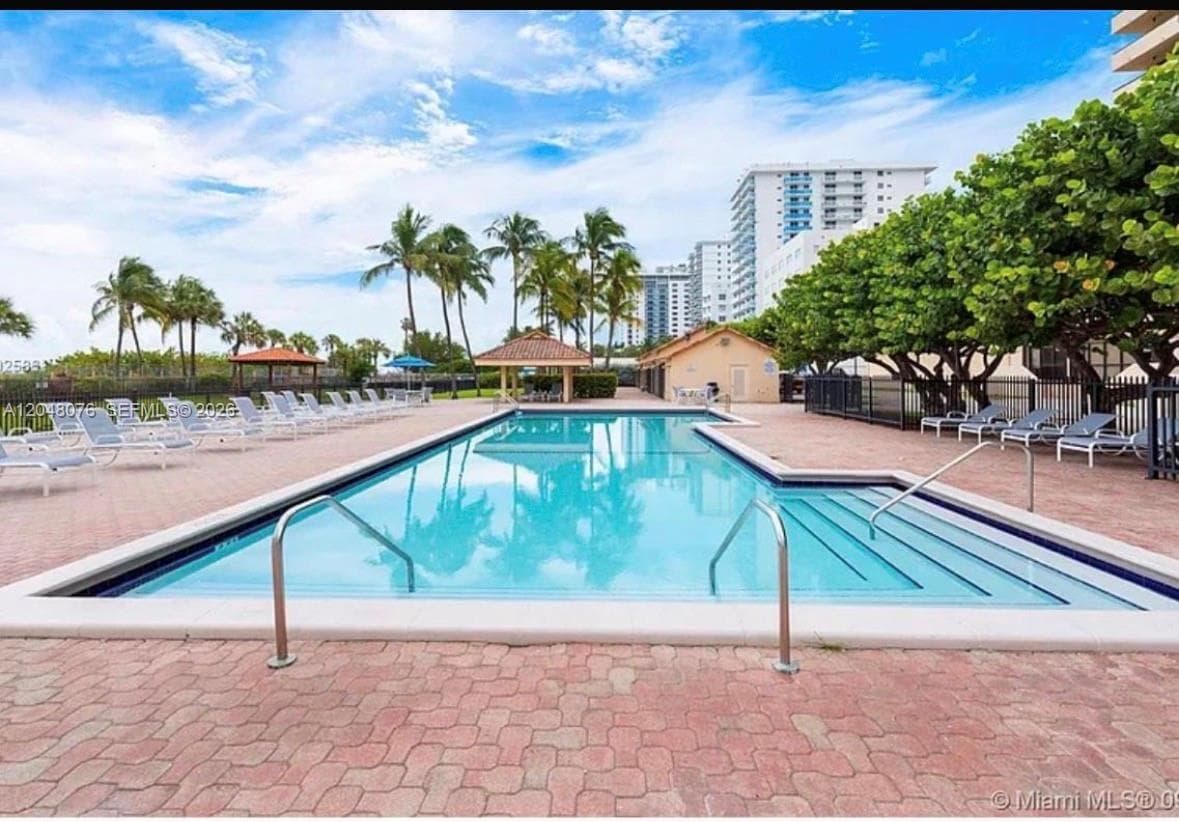 A12048076 — Miami Beach — 34