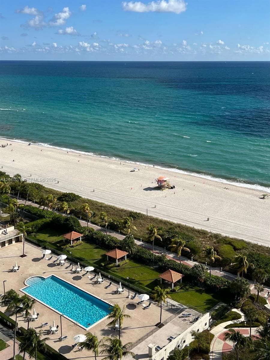 A12048076 — Miami Beach — 35