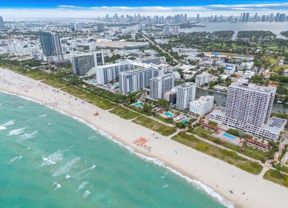 A12048076 — Miami Beach — 8