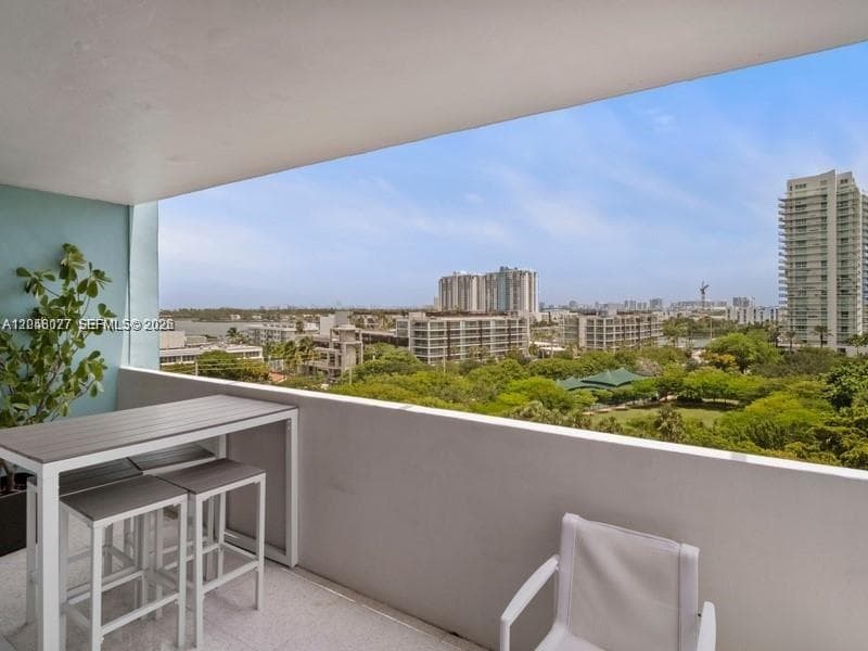 A12048077 — Miami Beach — 28