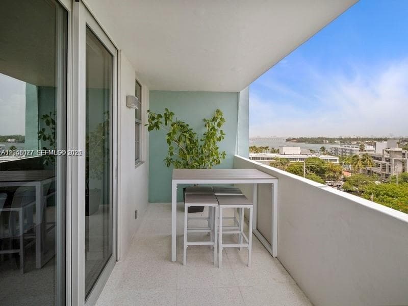 A12048077 — Miami Beach — 31